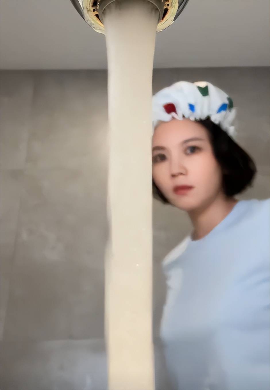 今独自抚养孩子的曹曦文活成人生赢家MG不朽情缘曾情断陈思诚嫁给富商如(图20)